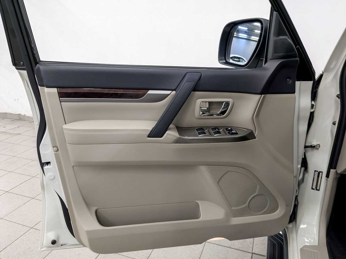 Купить Mitsubishi Pajero с пробегом. Фото: #16