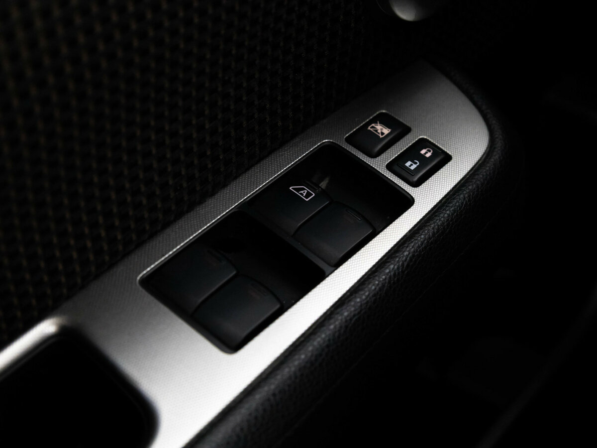 Купить Nissan Tiida с пробегом. Фото: #10