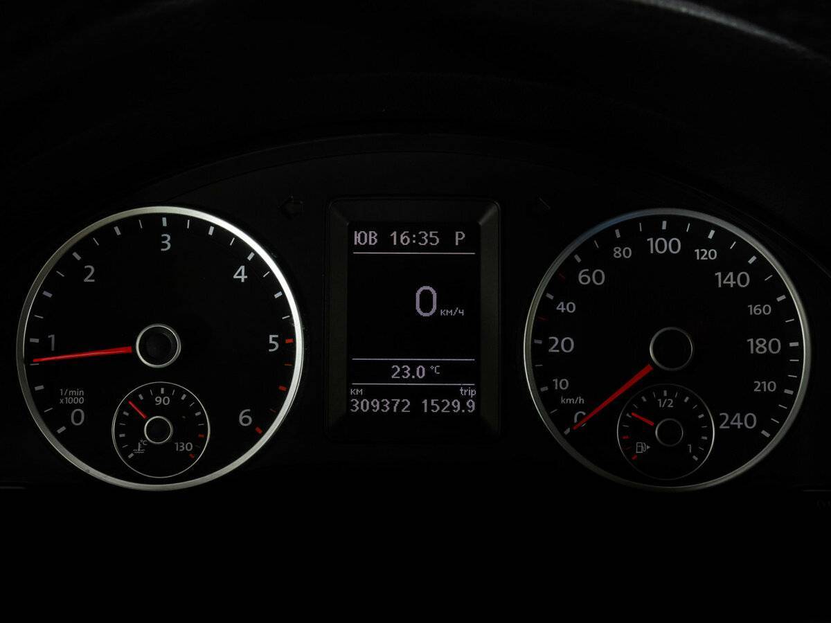 Купить Volkswagen Tiguan с пробегом. Фото: #17