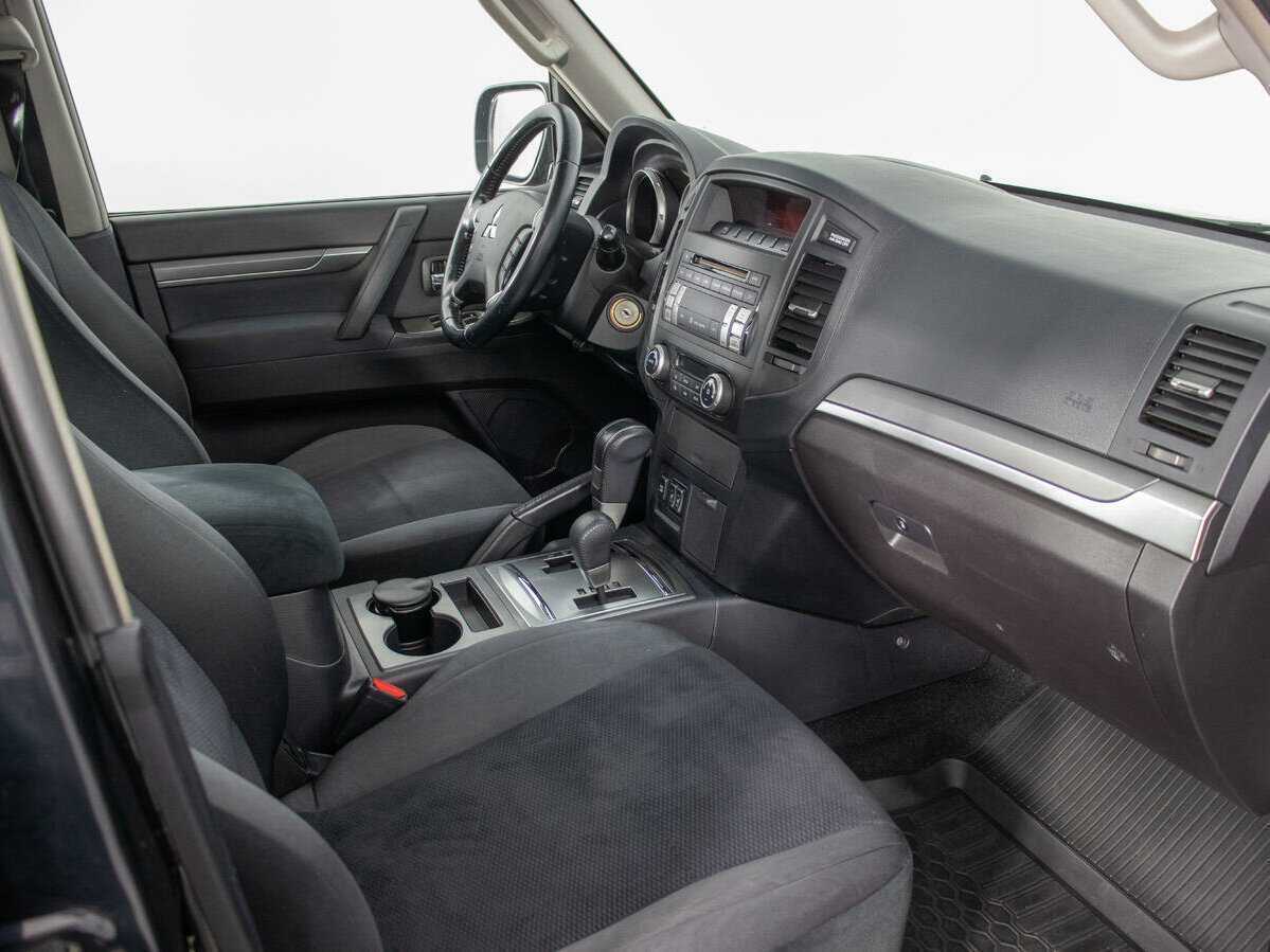 Купить Mitsubishi Pajero с пробегом. Фото: #8