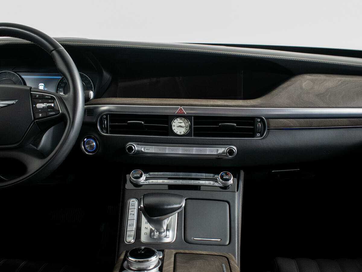 Купить Genesis G90 с пробегом. Фото: #10