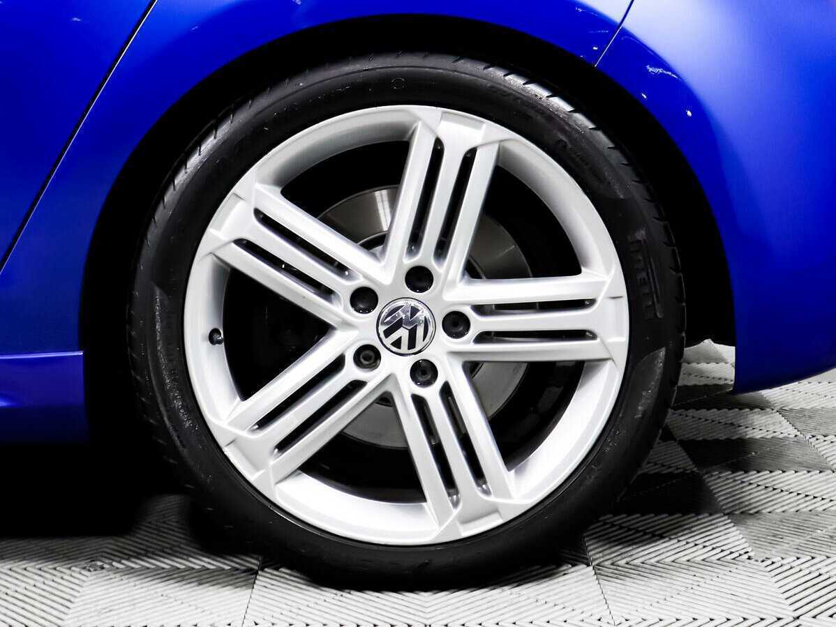 Купить Volkswagen Golf R с пробегом. Фото: #13