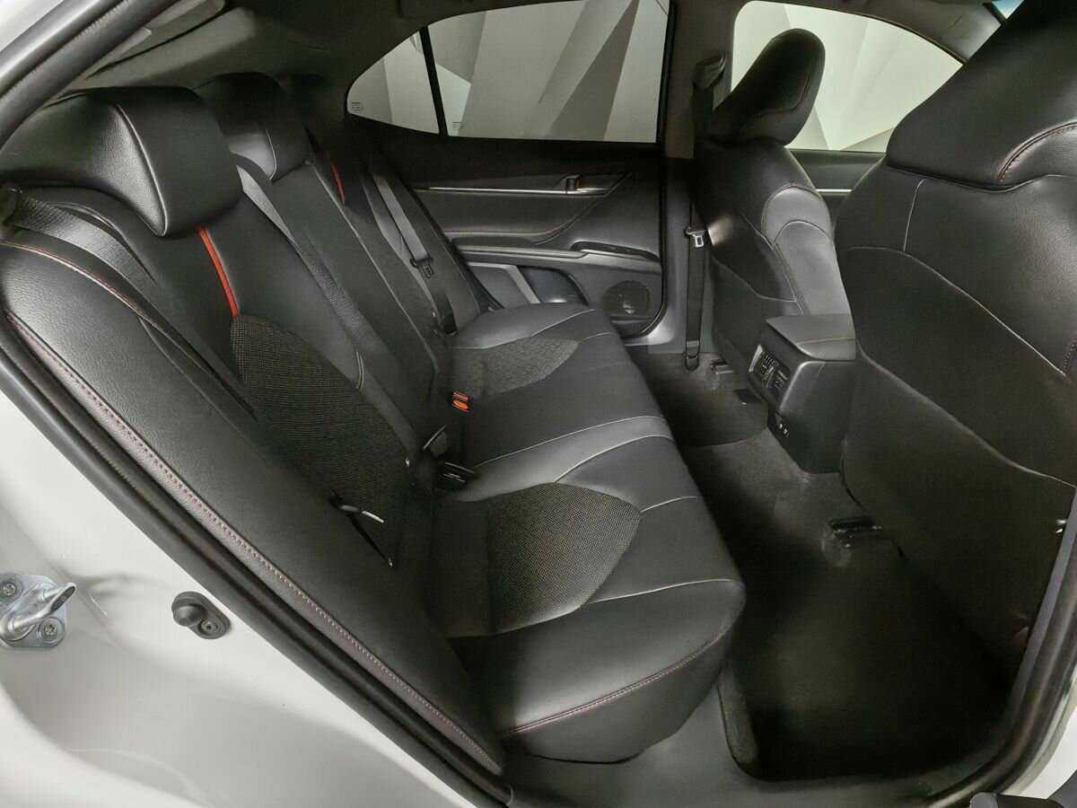 Купить Toyota Camry с пробегом. Фото: #11