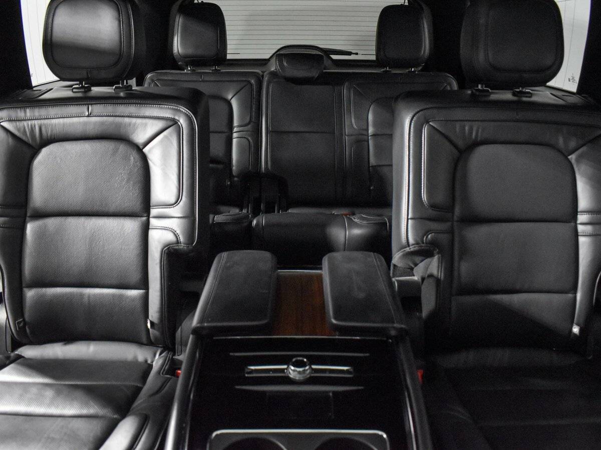 Купить Lincoln Navigator с пробегом. Фото: #17