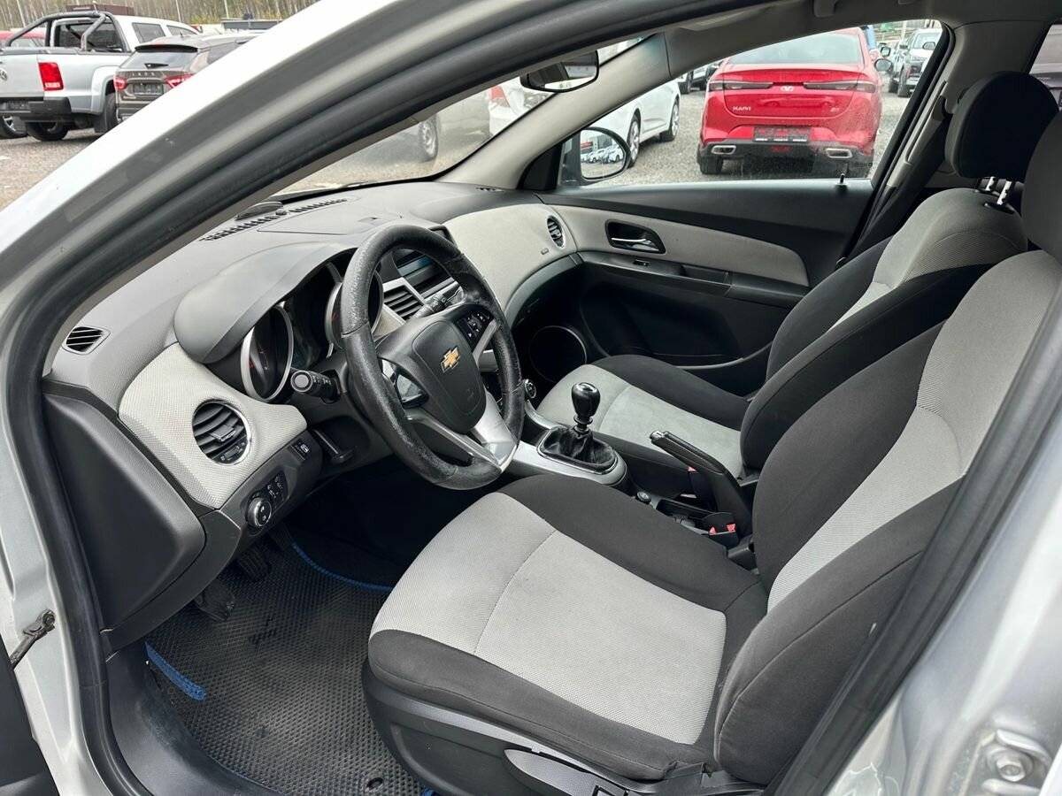 Купить Chevrolet Cruze с пробегом. Фото: #4