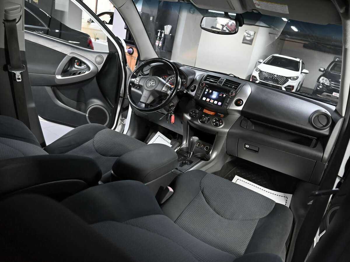 Купить Toyota RAV4 с пробегом. Фото: #8