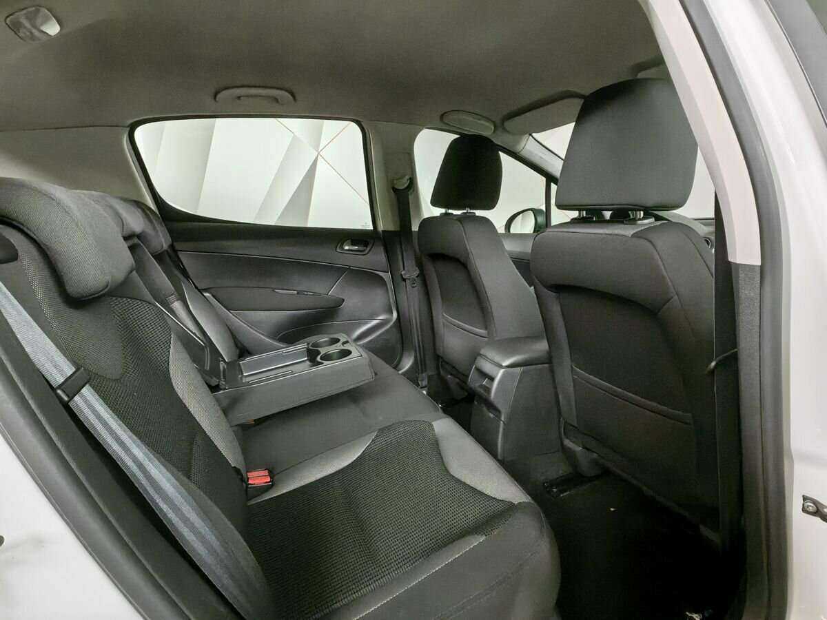 Купить Peugeot 308 с пробегом. Фото: #10