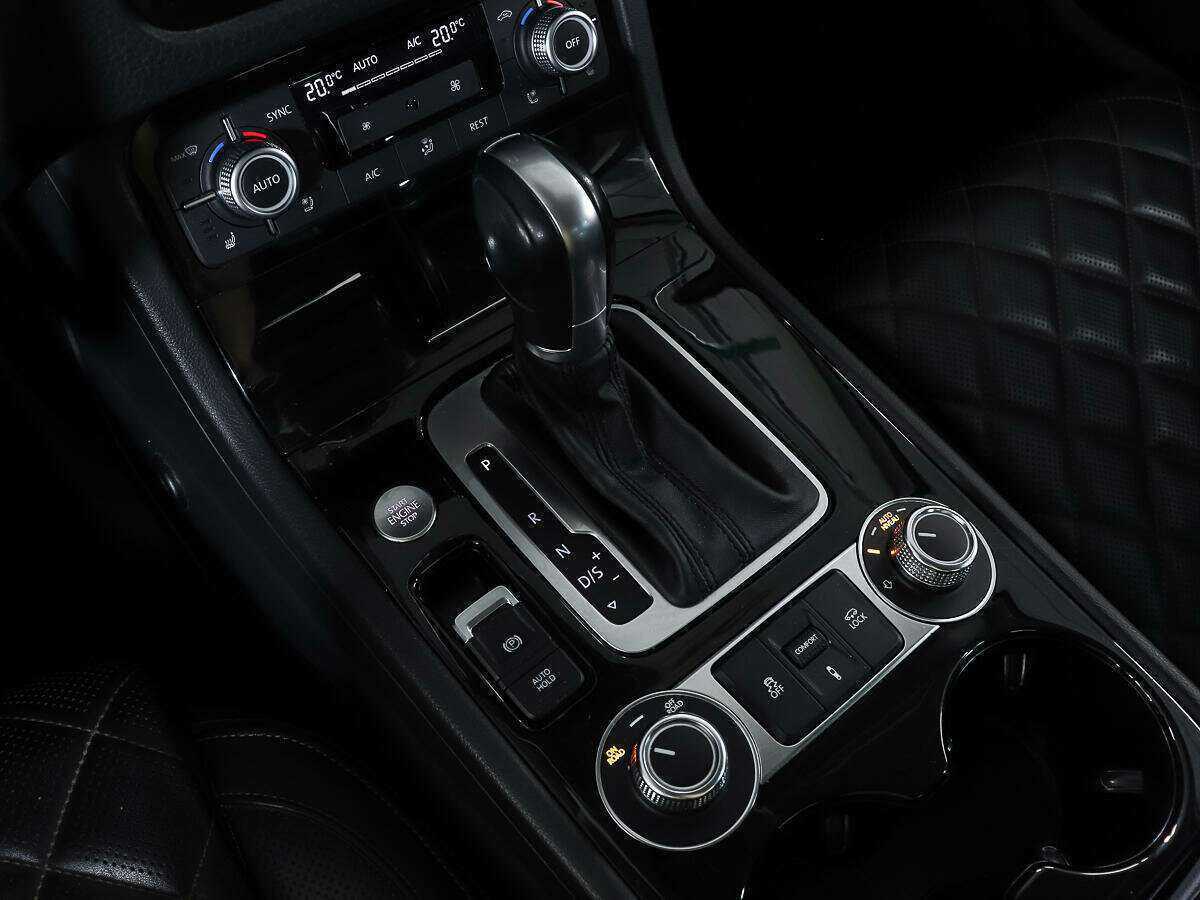 Купить Volkswagen Touareg с пробегом. Фото: #15
