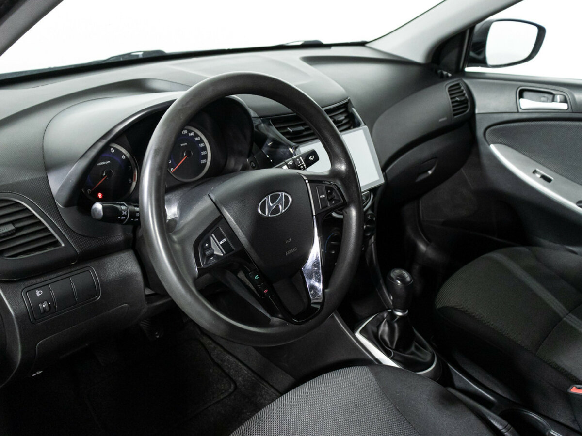 Купить Hyundai Solaris с пробегом. Фото: #10