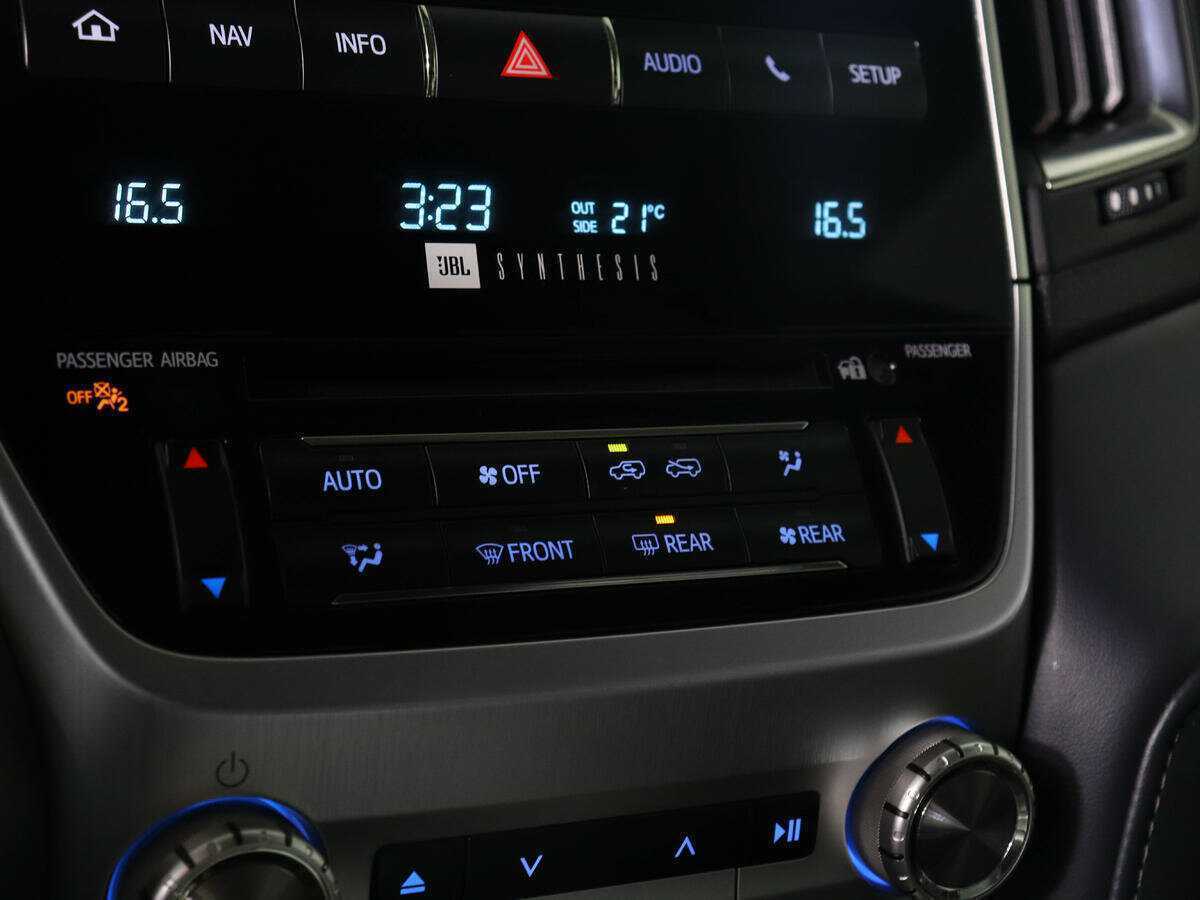 Купить Toyota Land Cruiser с пробегом. Фото: #17