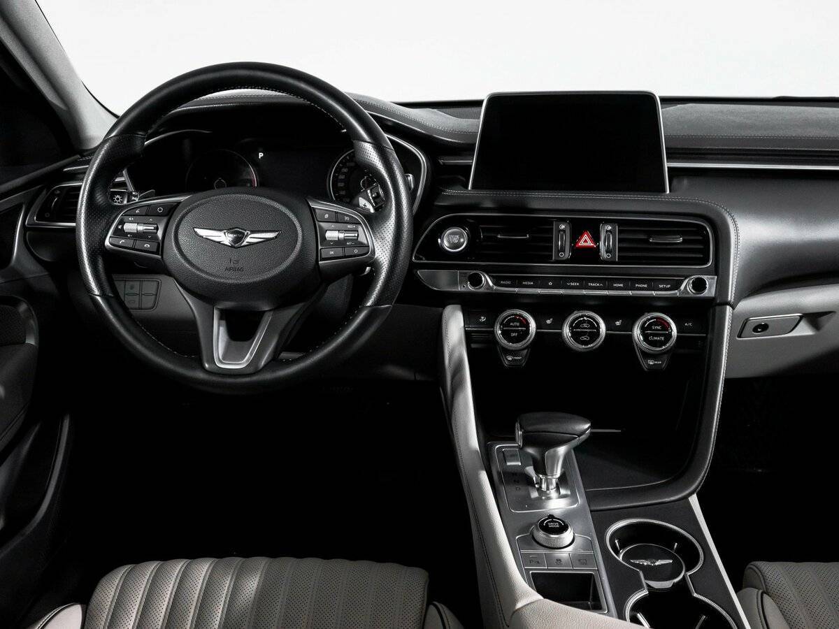 Купить Genesis G70 с пробегом. Фото: #11