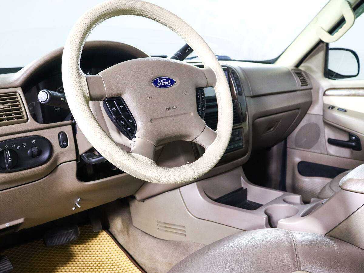 Купить Ford Explorer с пробегом. Фото: #11