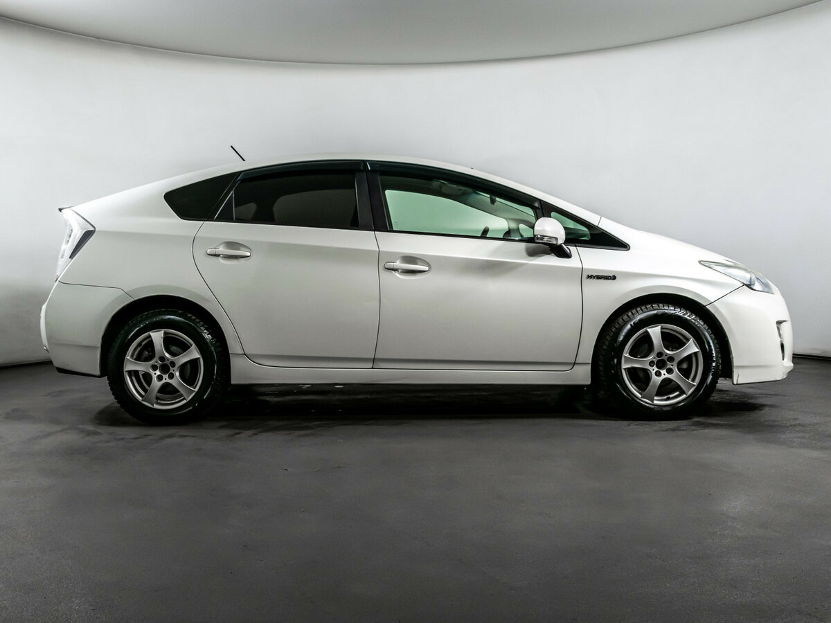 Купить Toyota Prius с пробегом. Фото: #3