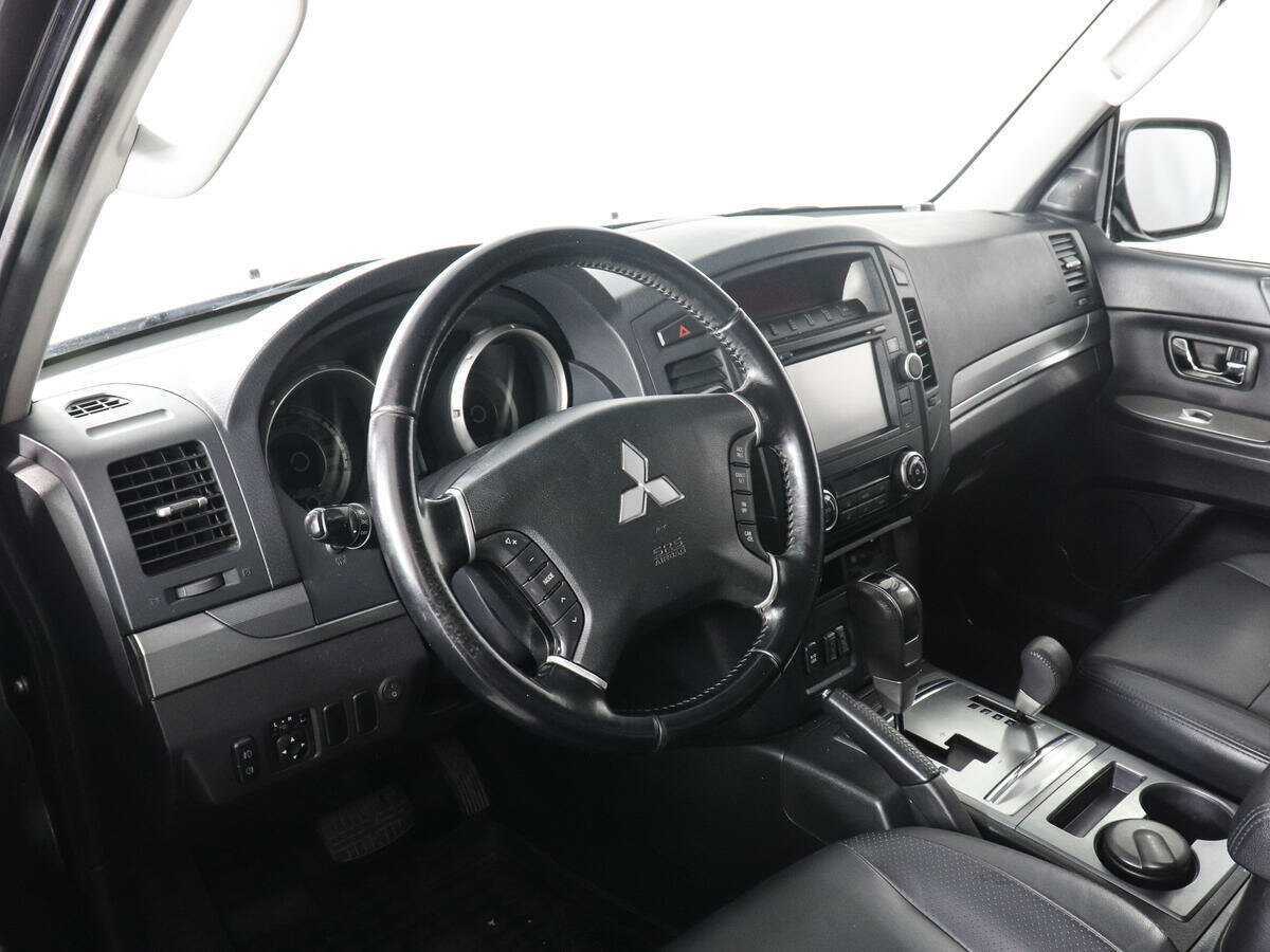 Купить Mitsubishi Pajero с пробегом. Фото: #8