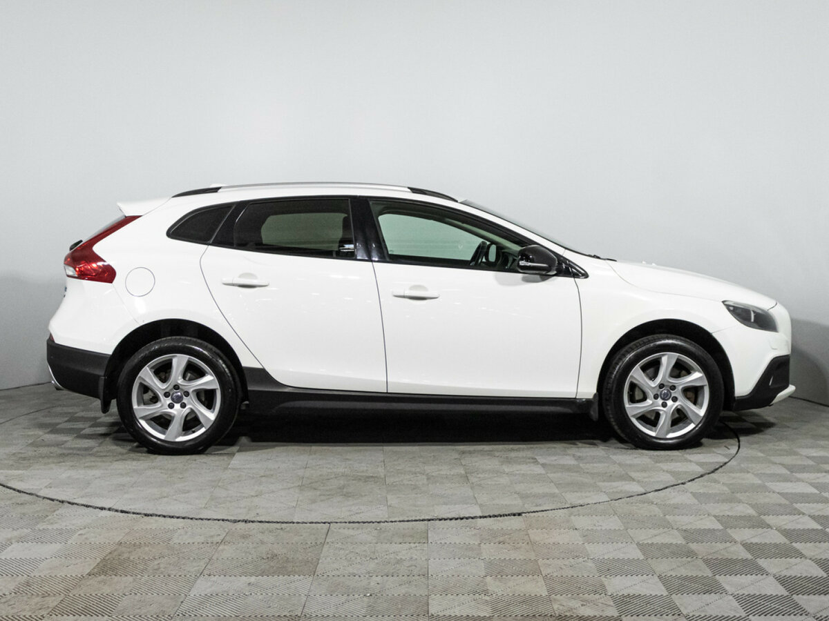 Купить Volvo V40 Cross Country с пробегом. Фото: #3