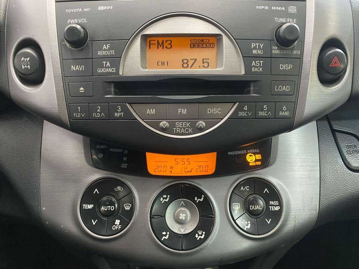 Купить Toyota RAV4 с пробегом. Фото: #13