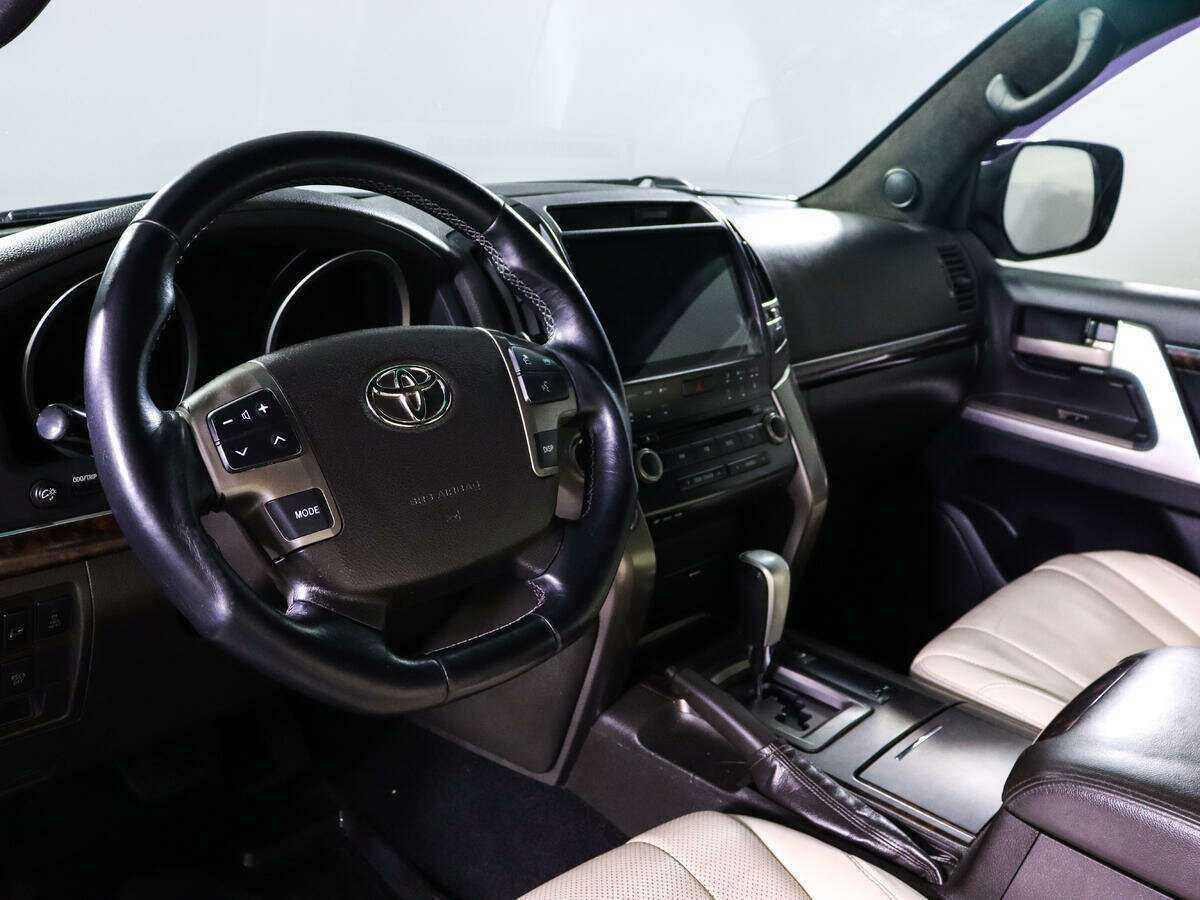Купить Toyota Land Cruiser с пробегом. Фото: #10