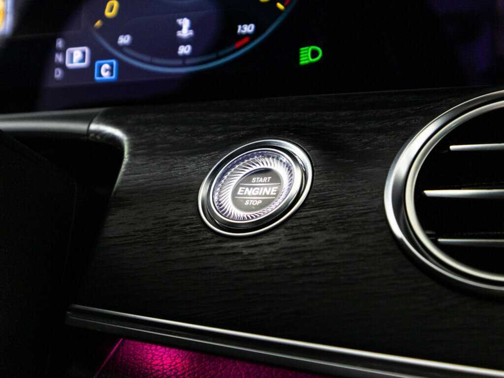 Купить Mercedes-Benz E-Класс с пробегом. Фото: #20