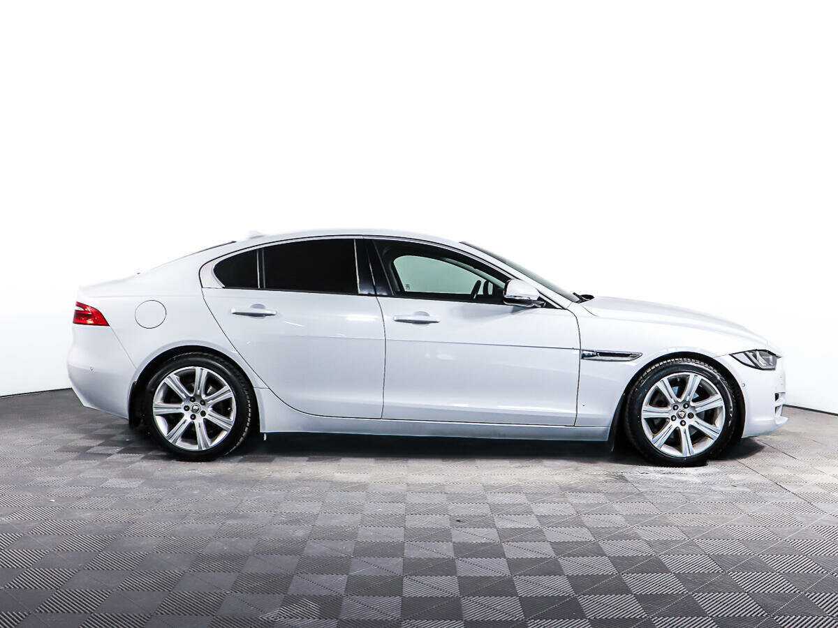 Купить Jaguar XE с пробегом. Фото: #3
