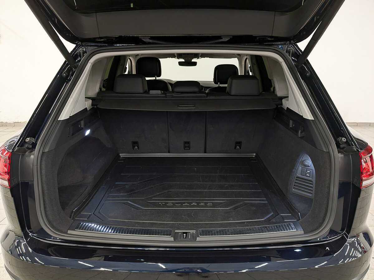 Купить Volkswagen Touareg с пробегом. Фото: #9