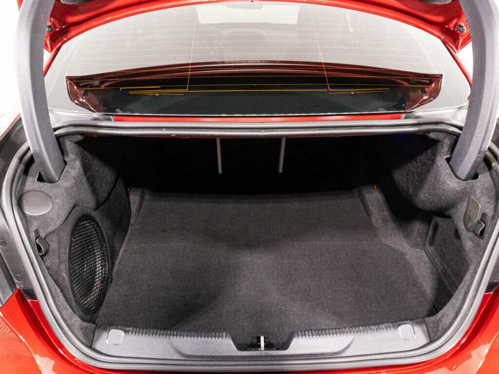 Купить Jaguar XE с пробегом. Фото: #14