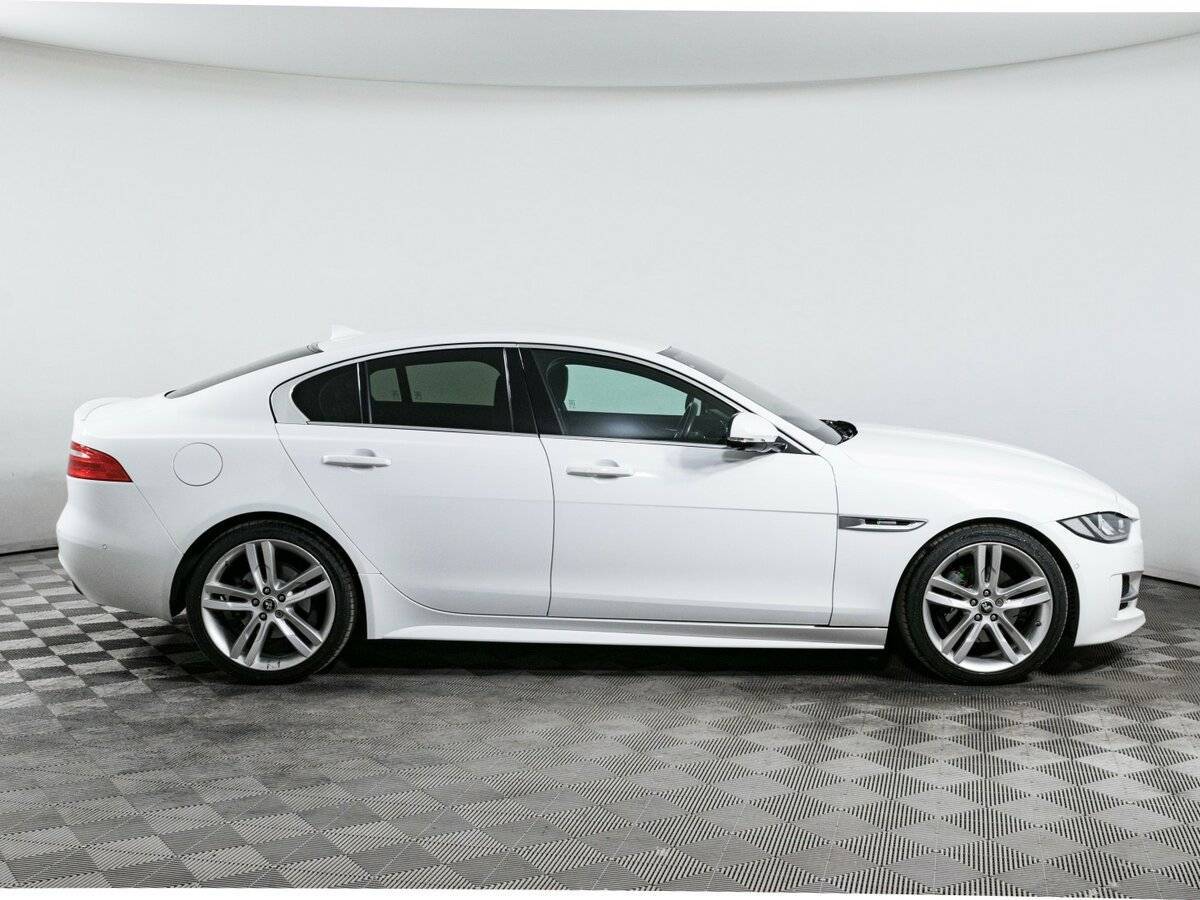 Купить Jaguar XE с пробегом. Фото: #3