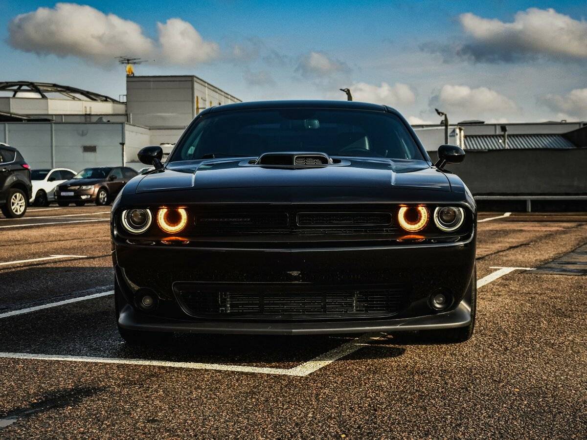 Купить Dodge Challenger с пробегом. Фото: #1