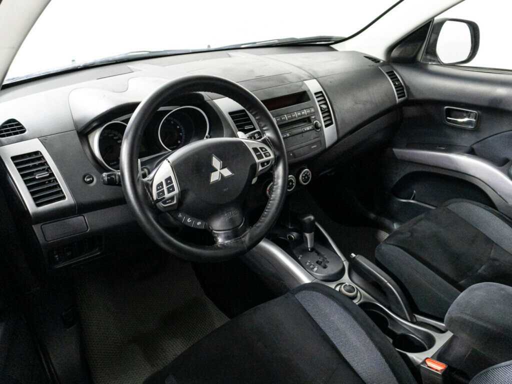 Купить Mitsubishi Outlander с пробегом. Фото: #10