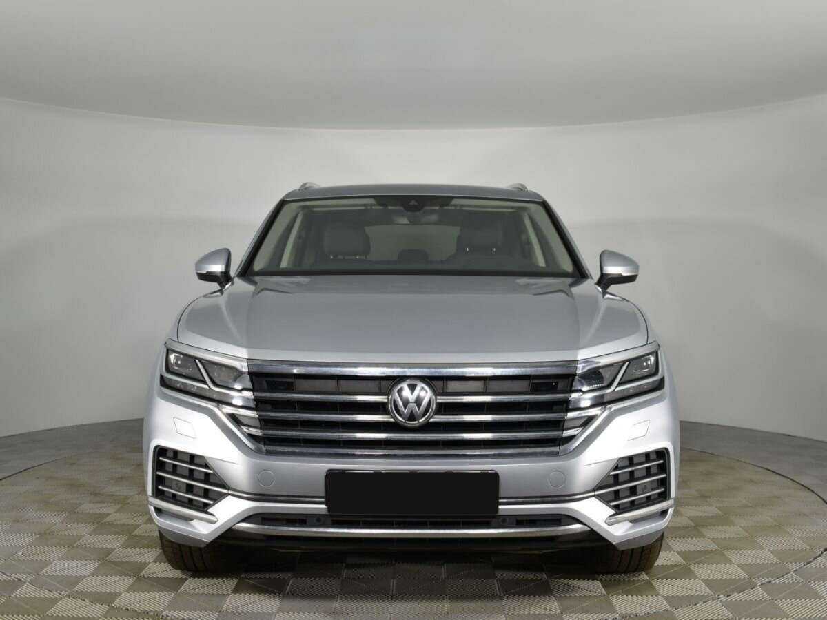 Купить Volkswagen Touareg с пробегом. Фото: #2