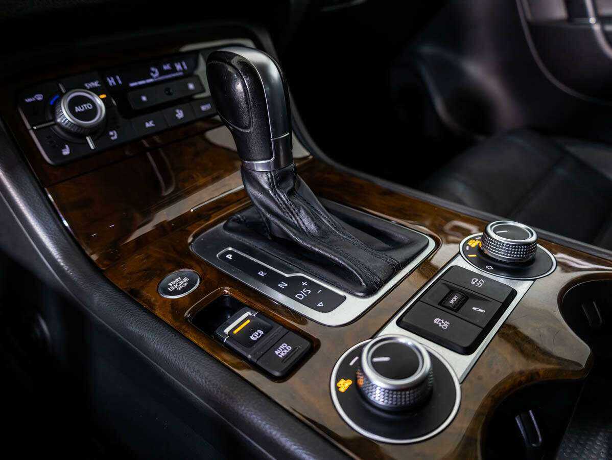 Купить Volkswagen Touareg с пробегом. Фото: #14