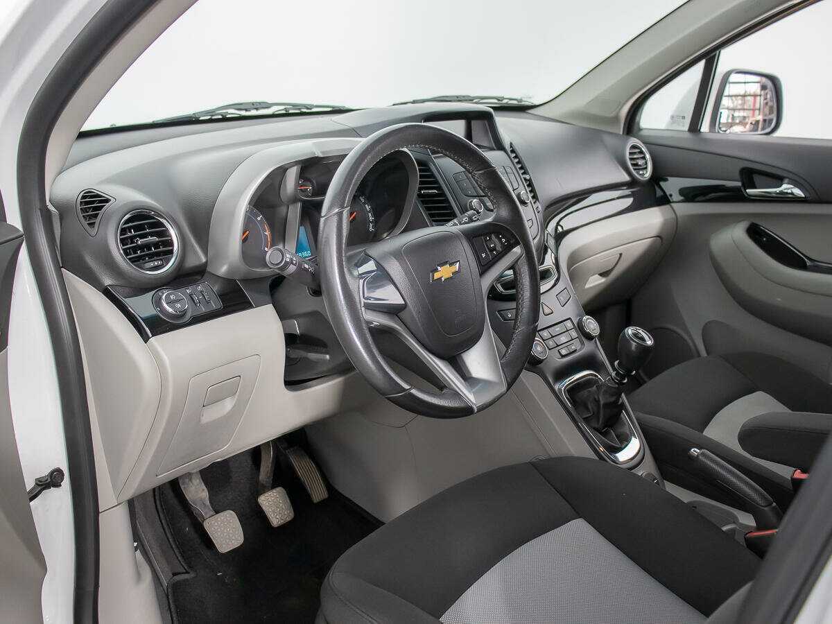 Купить Chevrolet Orlando с пробегом. Фото: #9