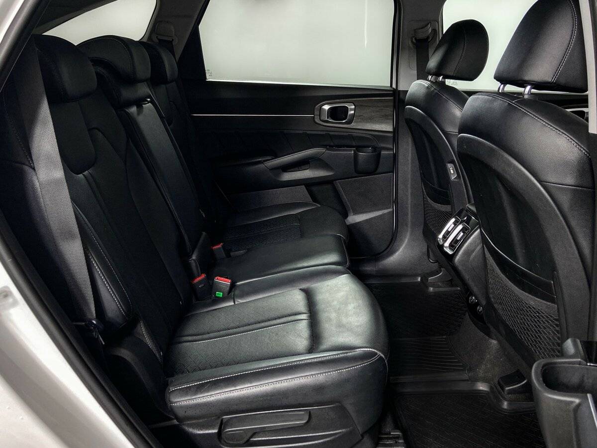 Купить Kia Sorento с пробегом. Фото: #10