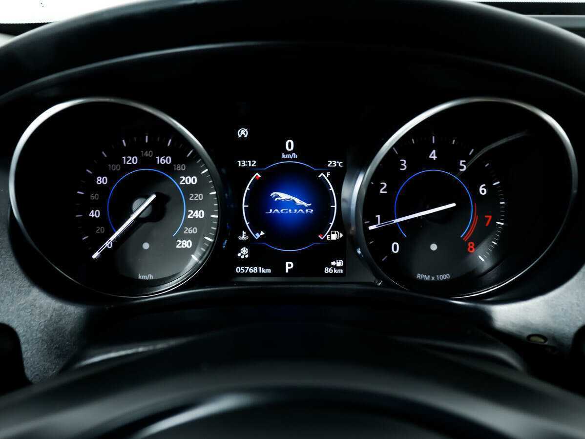Купить Jaguar XE с пробегом. Фото: #9