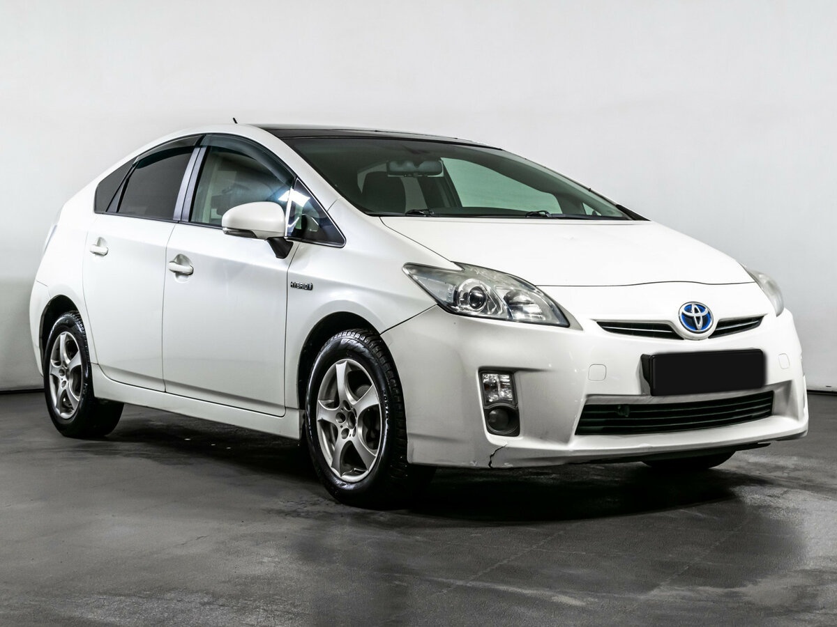 Купить Toyota Prius с пробегом. Фото: #2