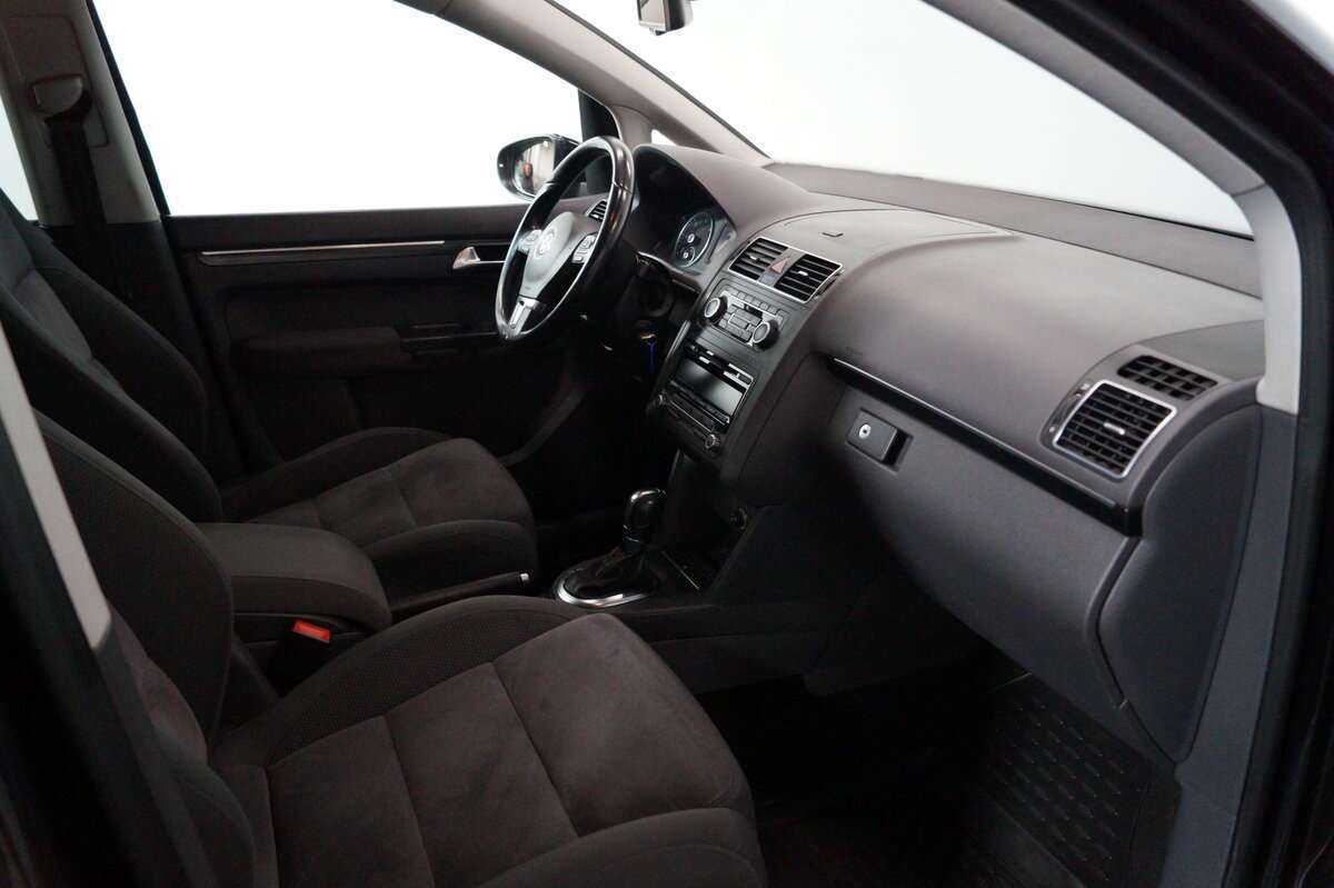 Купить Volkswagen Touran с пробегом. Фото: #8