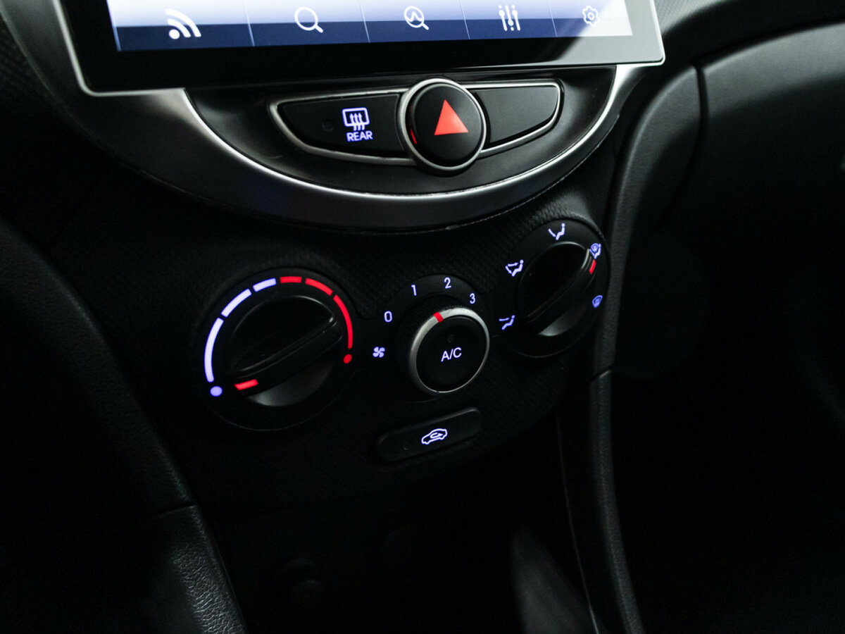 Купить Hyundai Solaris с пробегом. Фото: #14