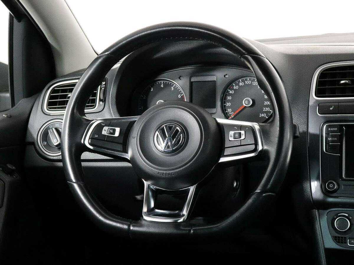 Купить Volkswagen Polo с пробегом. Фото: #11