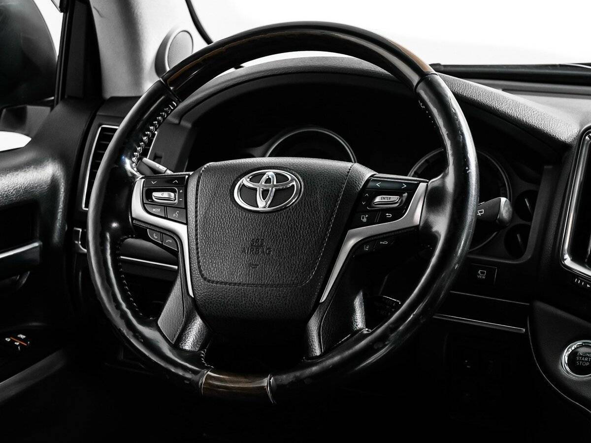 Купить Toyota Land Cruiser с пробегом. Фото: #12