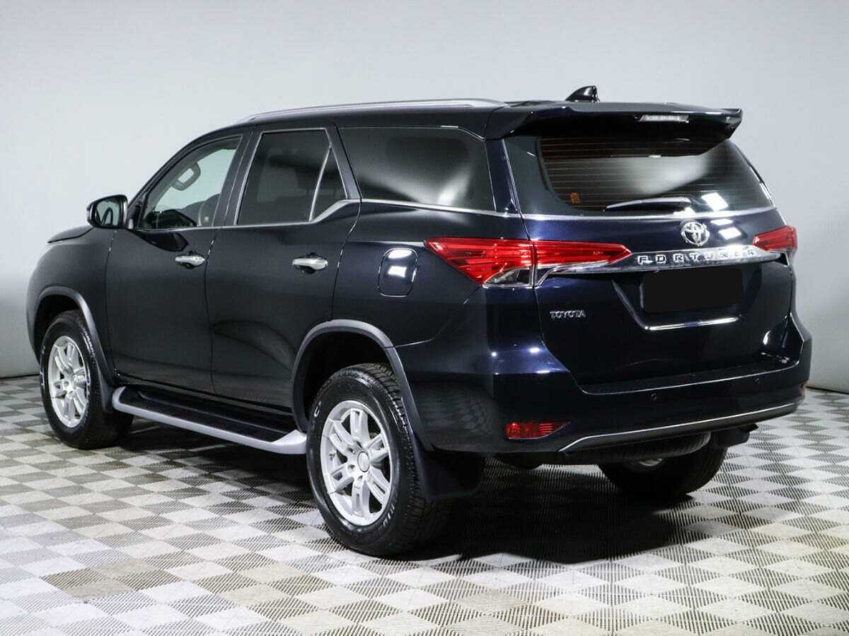 Купить Toyota Fortuner с пробегом. Фото: #5