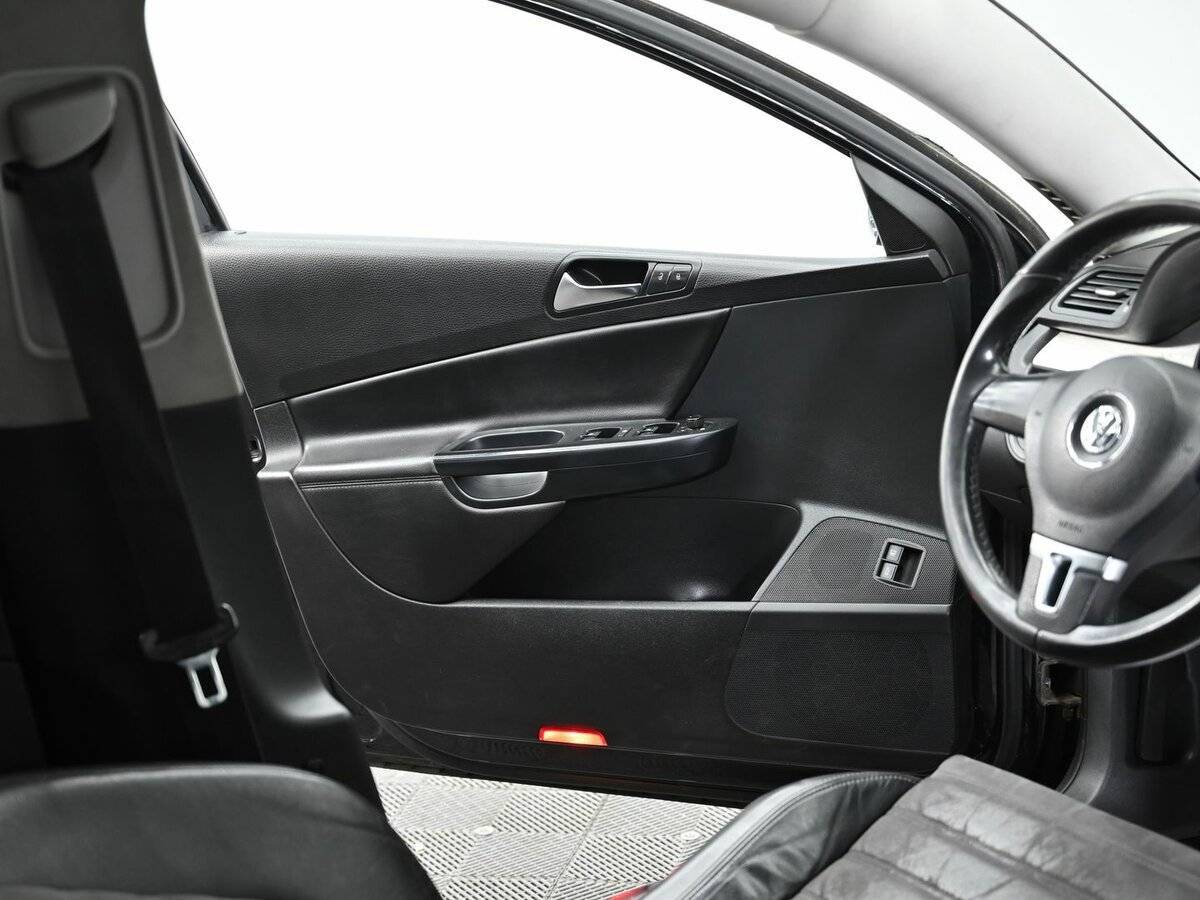 Купить Volkswagen Passat с пробегом. Фото: #5
