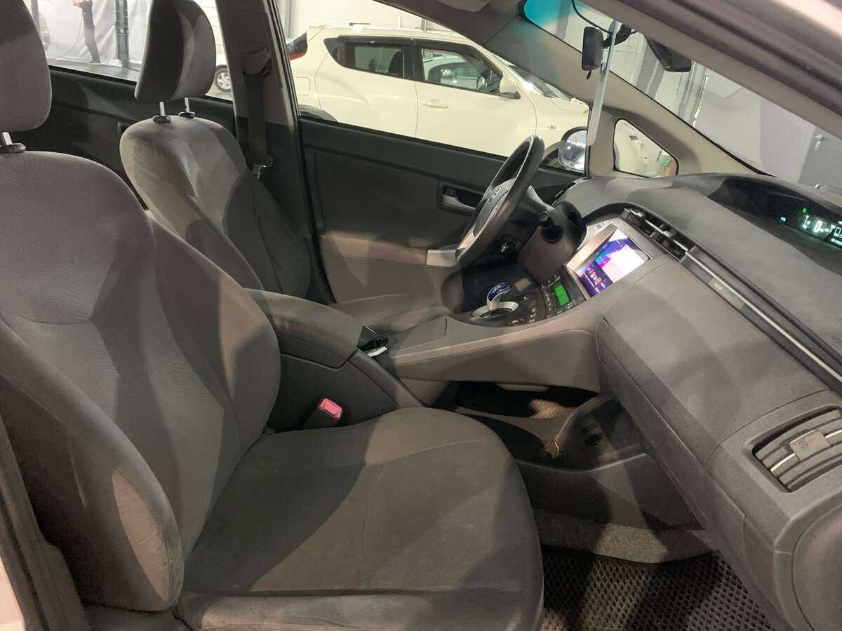 Купить Toyota Prius с пробегом. Фото: #13