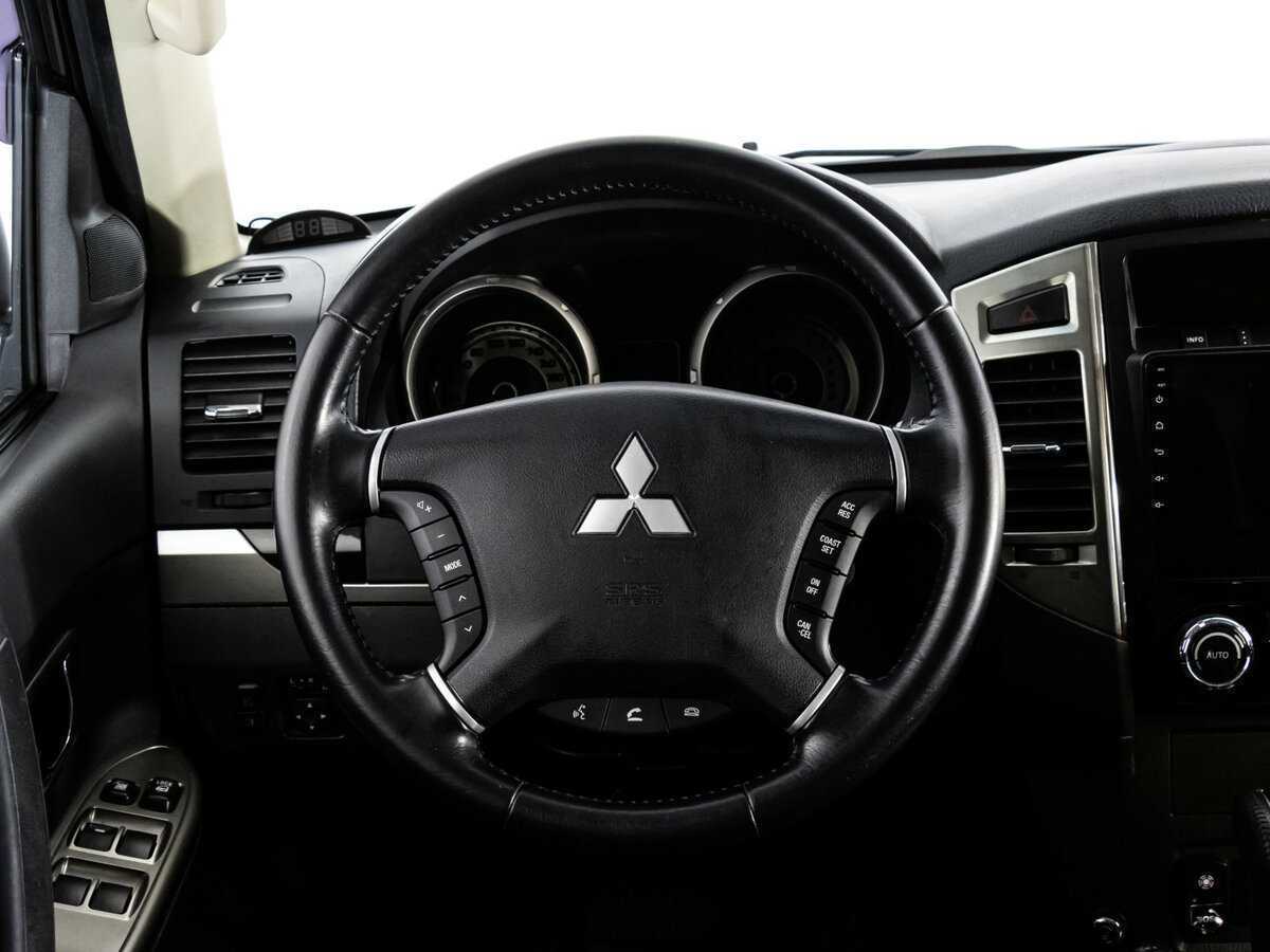 Купить Mitsubishi Pajero с пробегом. Фото: #8