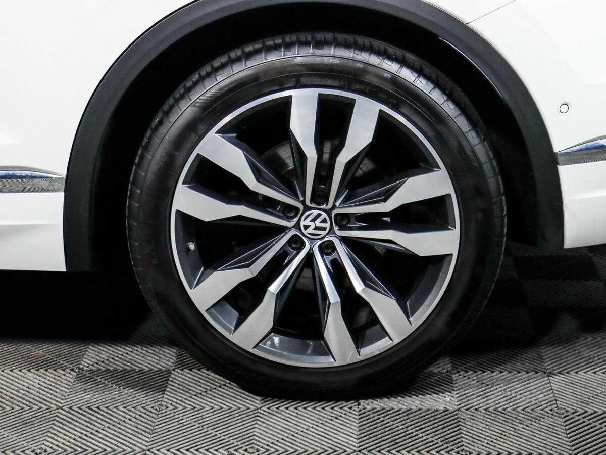 Купить Volkswagen Touareg с пробегом. Фото: #14