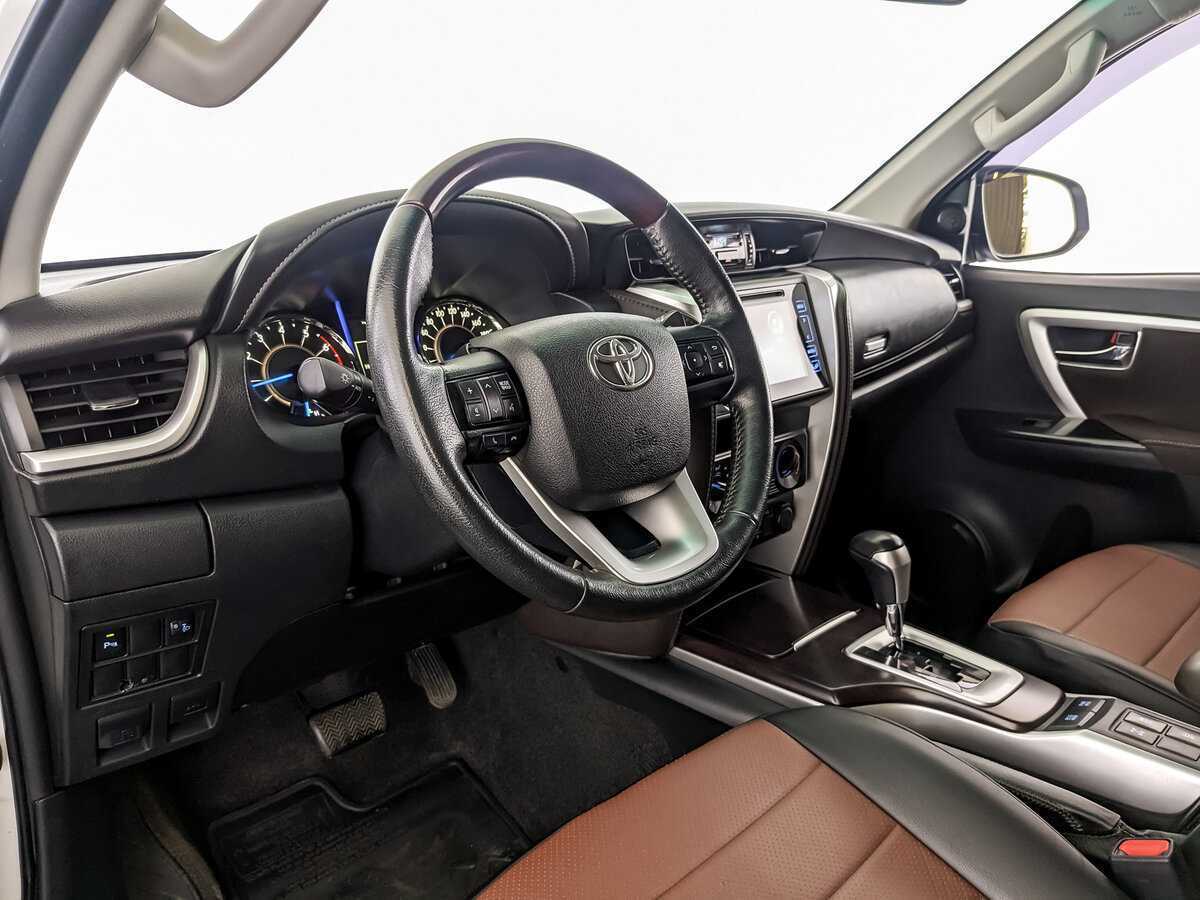 Купить Toyota Fortuner с пробегом. Фото: #13