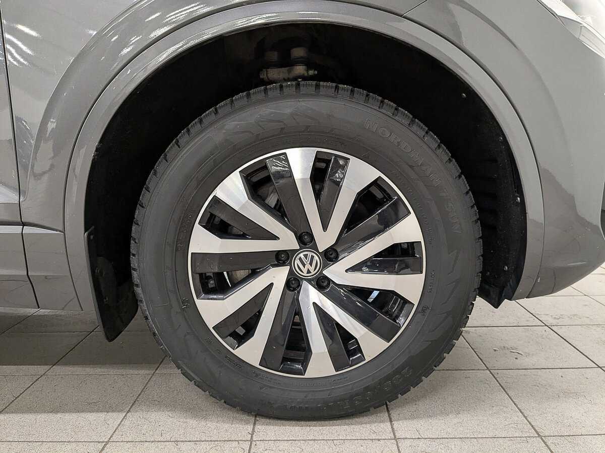 Купить Volkswagen Touareg с пробегом. Фото: #11