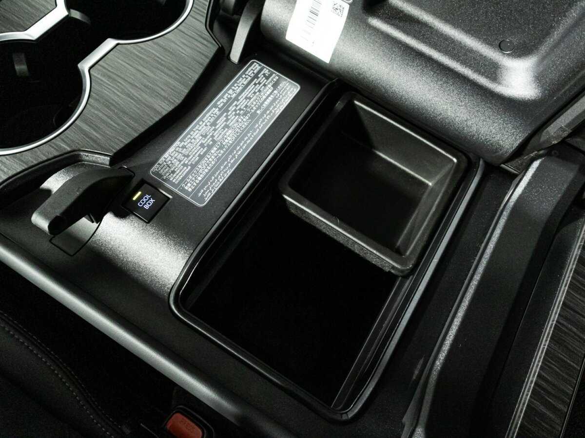 Купить Toyota Land Cruiser с пробегом. Фото: #30