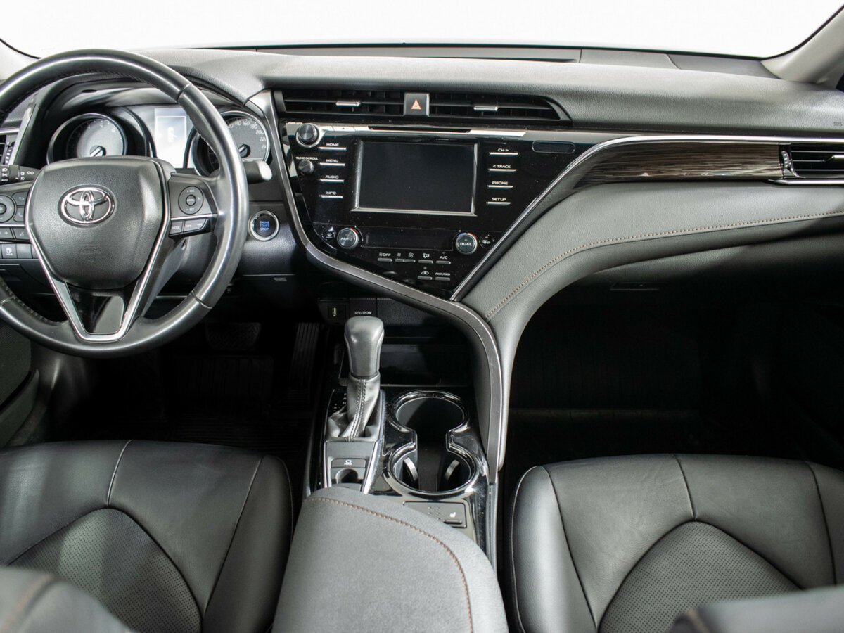 Купить Toyota Camry с пробегом. Фото: #10