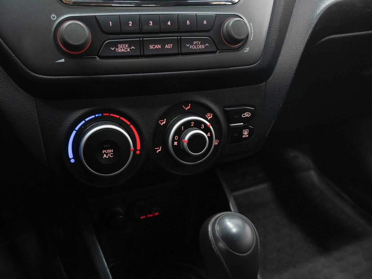 Купить Kia Rio с пробегом. Фото: #15