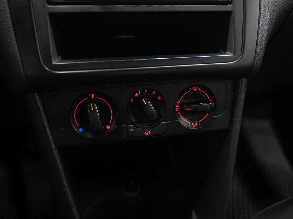 Купить Volkswagen Polo с пробегом. Фото: #15