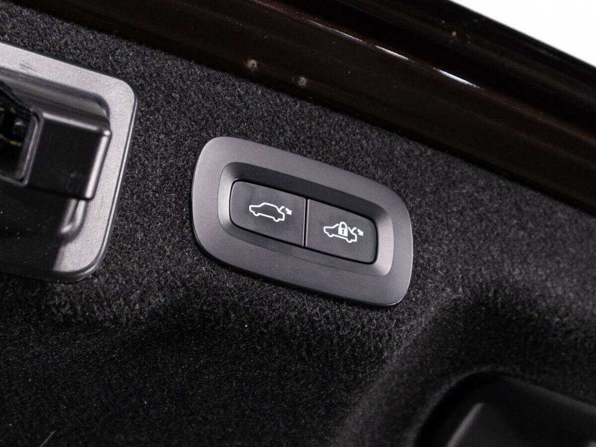 Купить Volvo S90 с пробегом. Фото: #14
